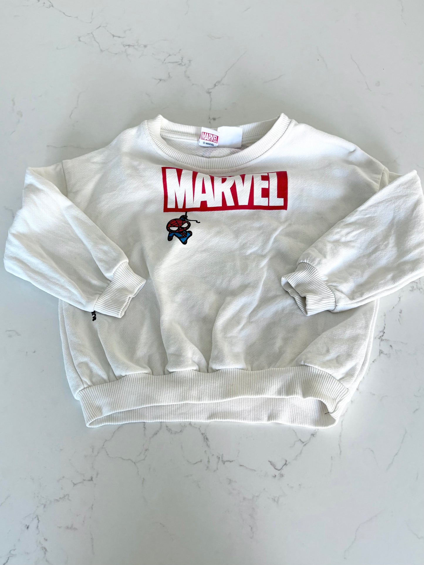 Zara/Marvel-Crewneck-2T ( légère imperfection)