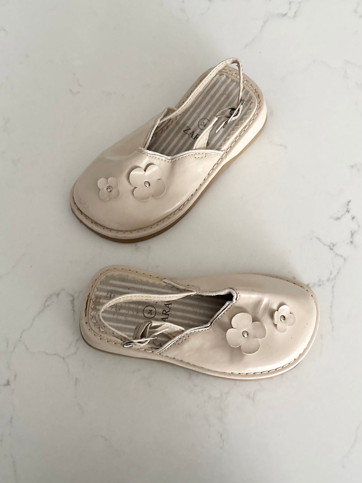 Zara-sandales-24 (~8, bout un peu abîmé)