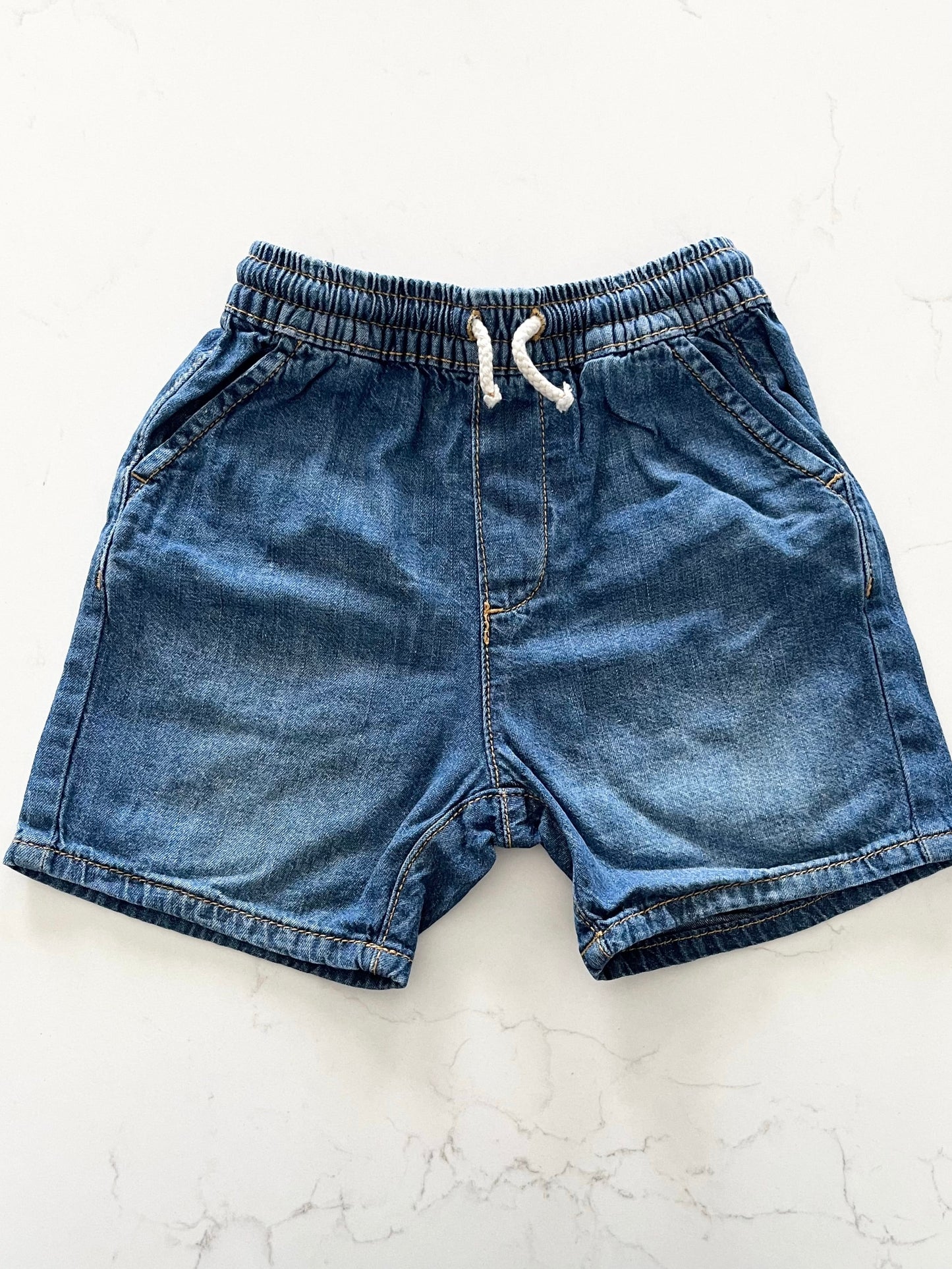 Zara-short-9/12 mois