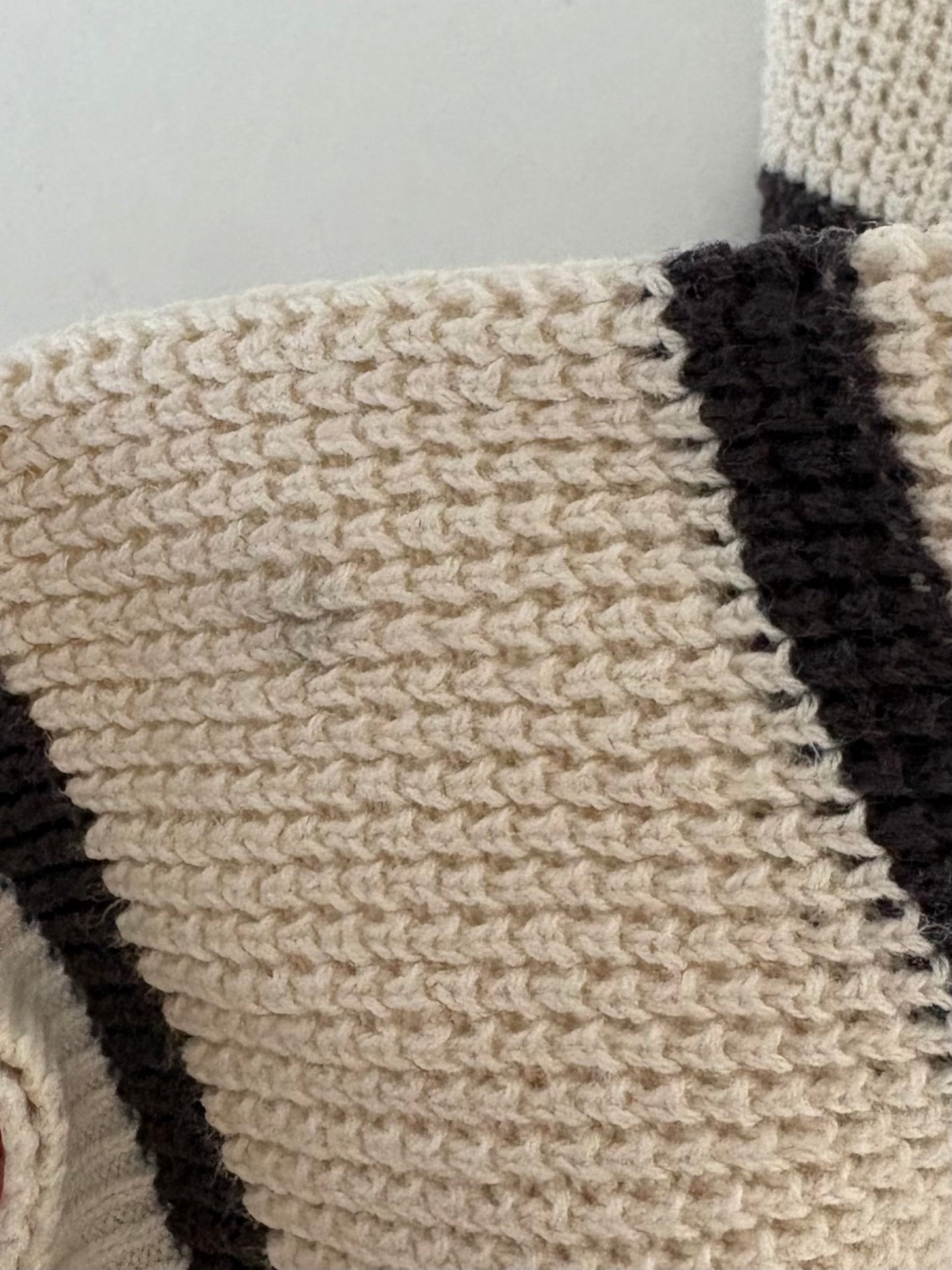 H&M-Chandail-6/8T ( légère imperfection)