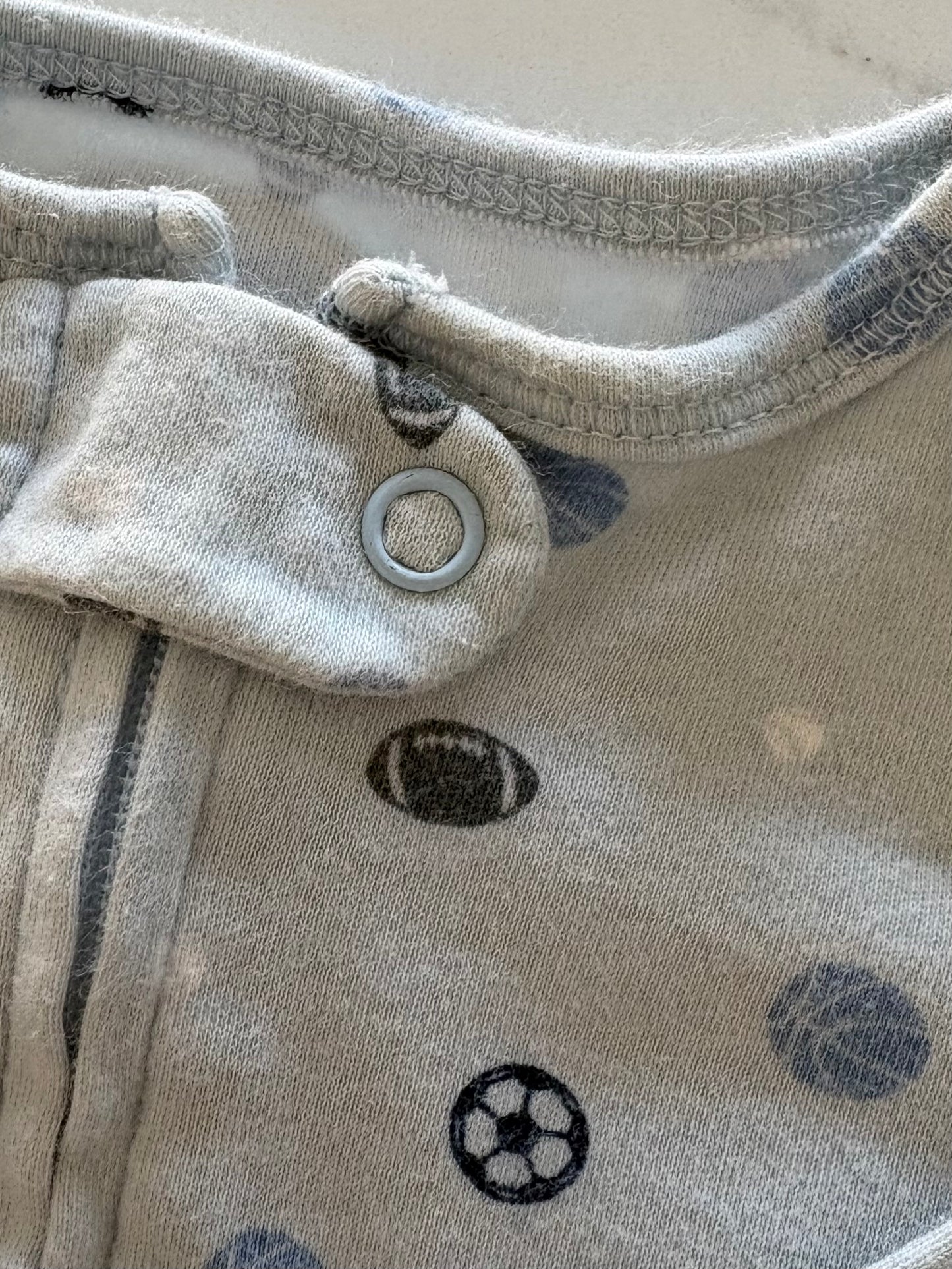 Carters-Pyjama-3/6 mois  ( légère imperfection)