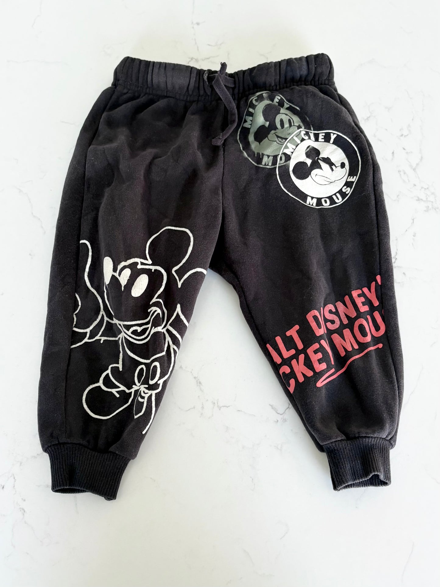 Zara/Disney-Jogging-3/4T ( fait plus 18/24 mois )