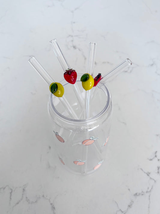 Pailles en verre avec fruits