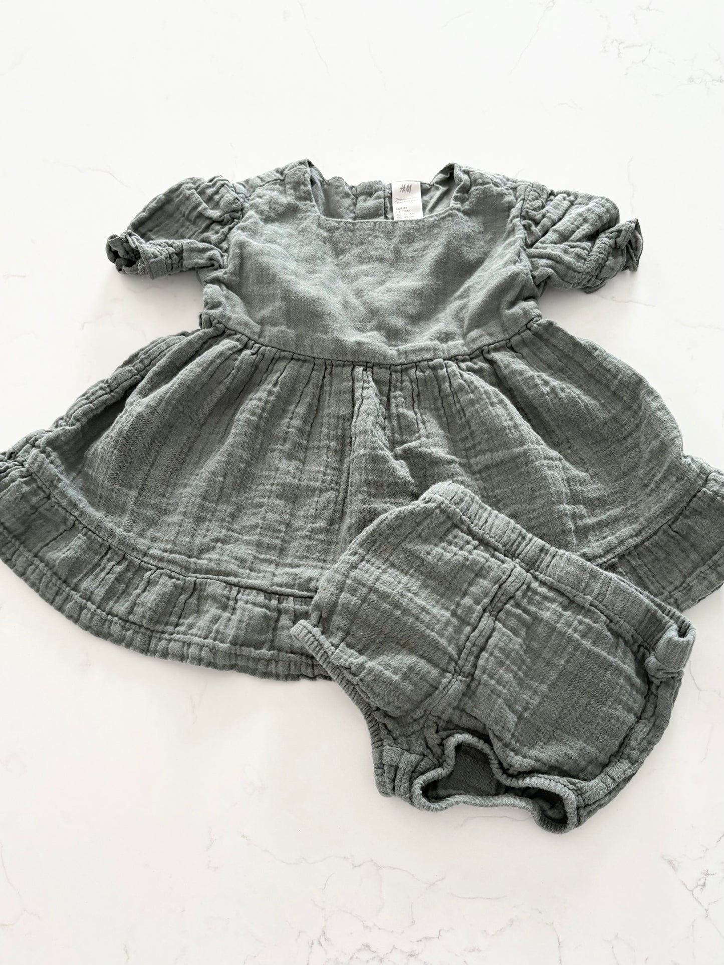H&M-Robe-12/18 mois