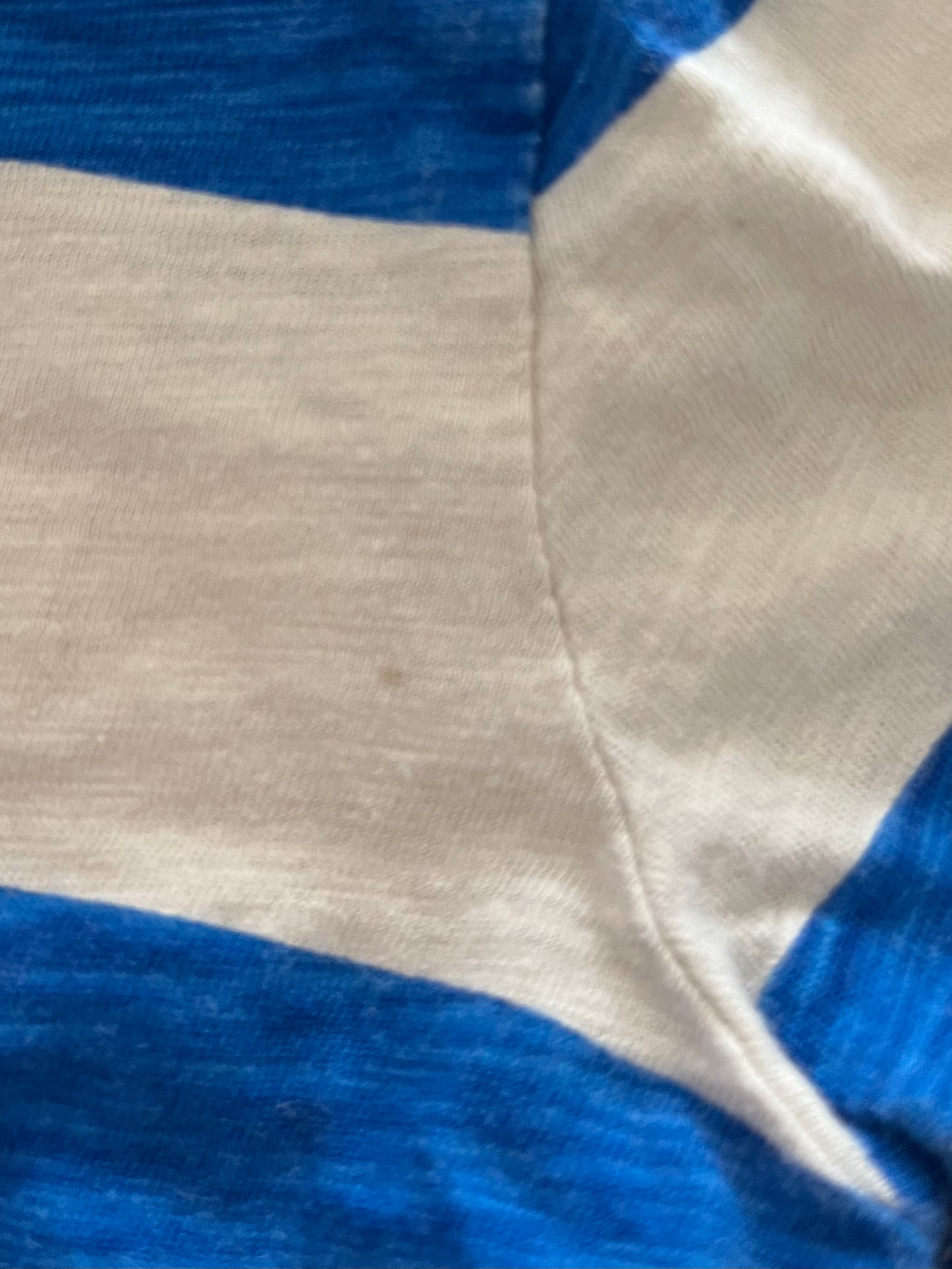 Carters-T shirt-12 mois ( légère imperfection)