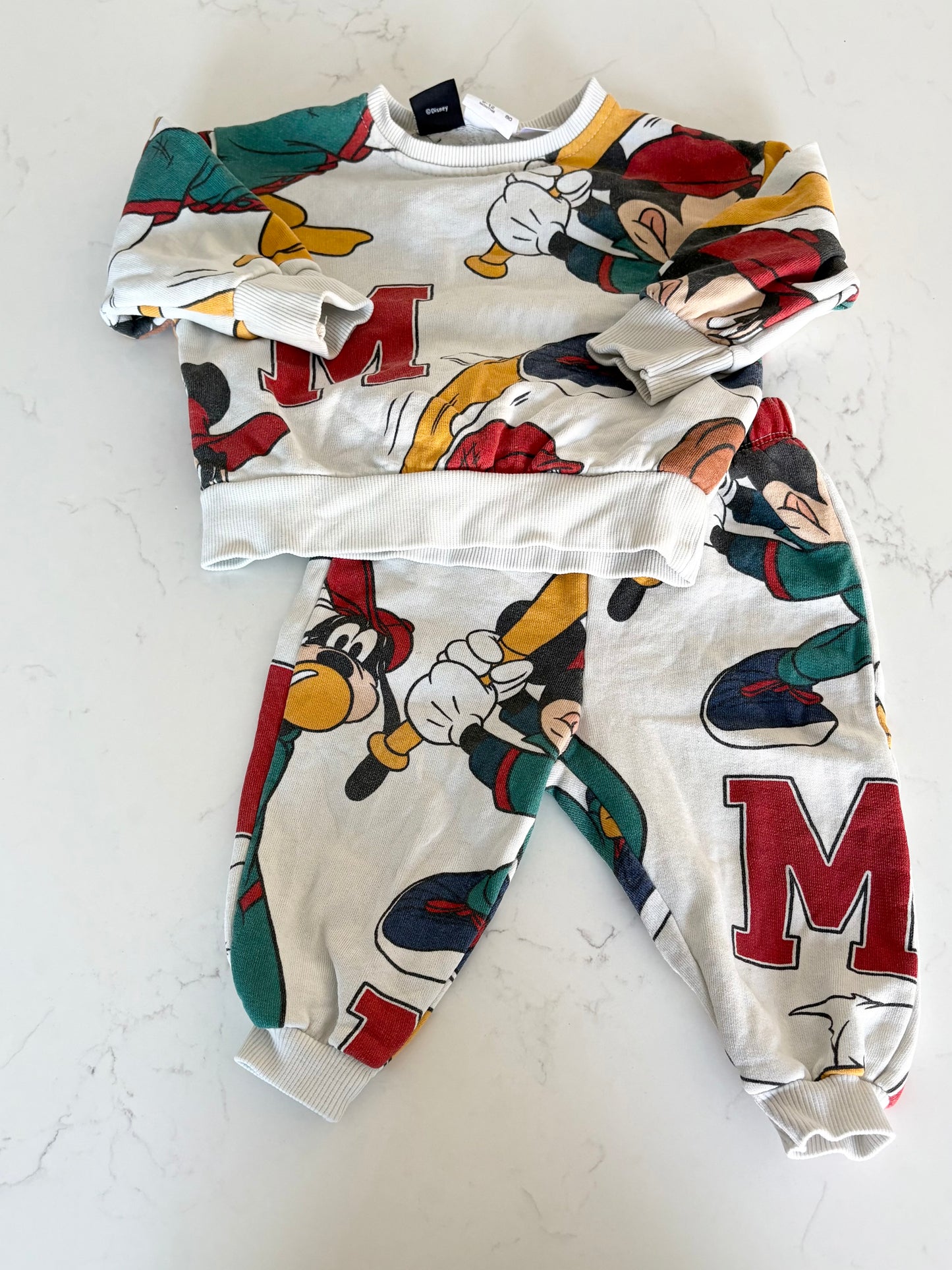 Zara/Disney-Ensemble-9/12 mois ( imperfection crewneck)