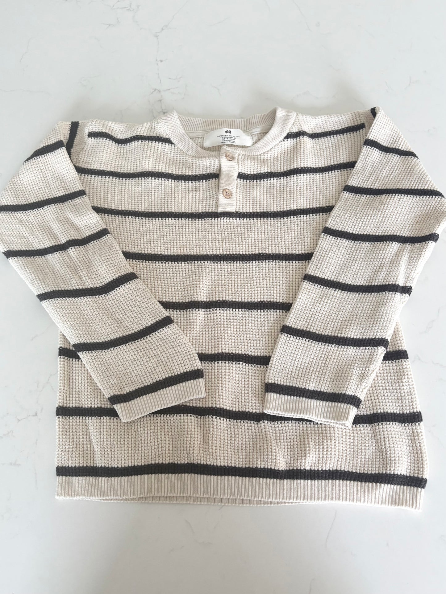 H&M-Chandail-6/8T ( légère imperfection)