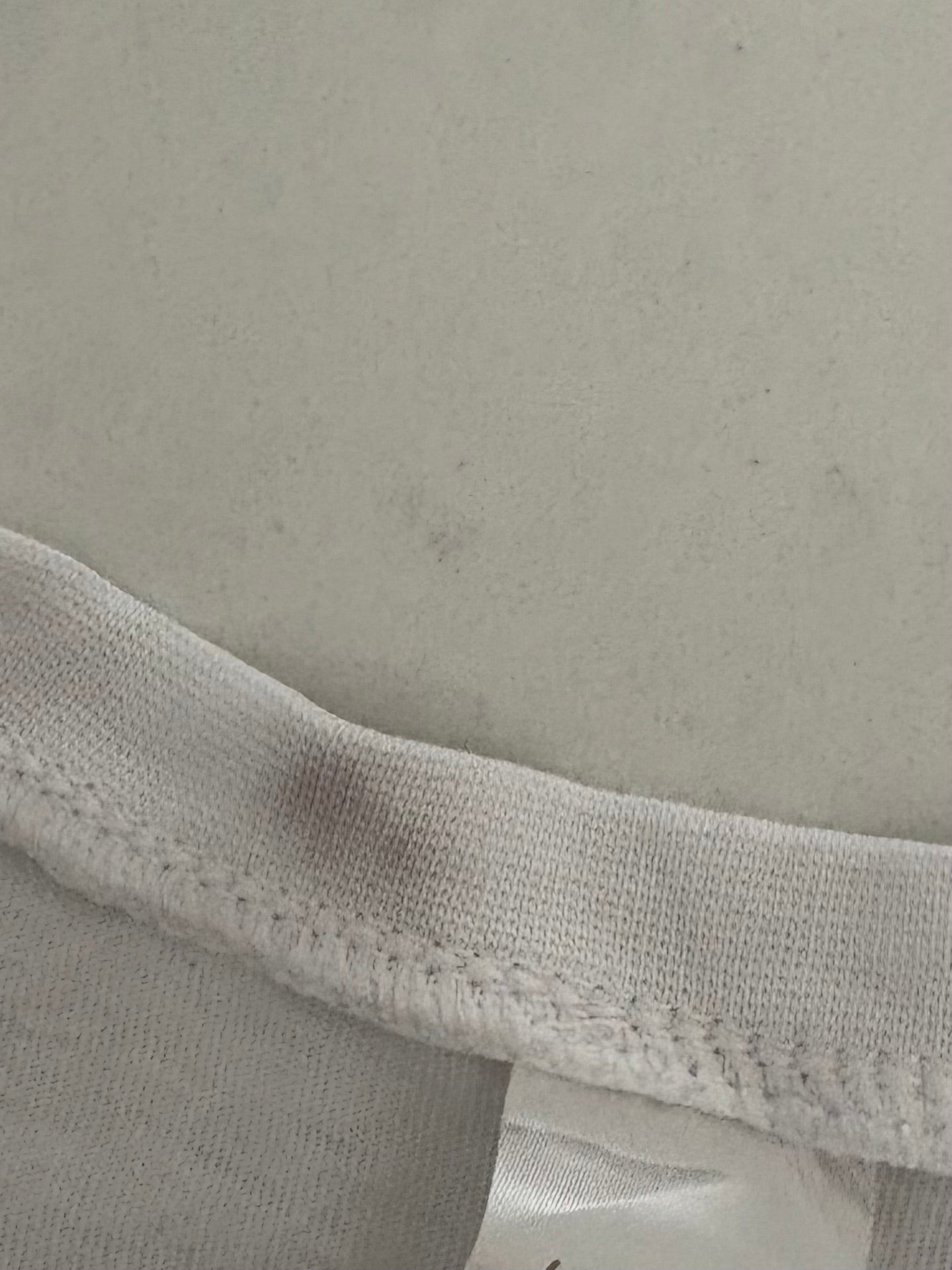 H&M-T shirt-2/4 mois ( imperfection collet )