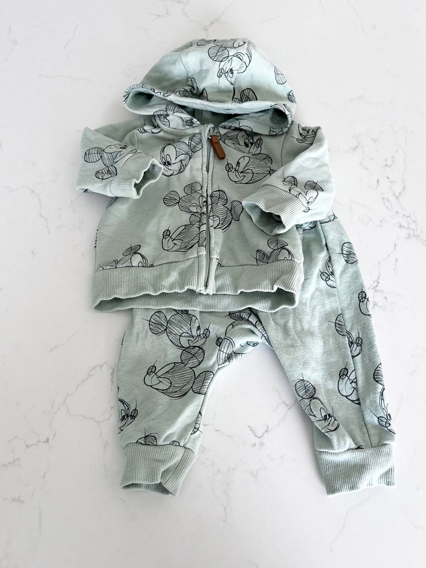 H&M/Disney-Ensemble-1/2 mois
