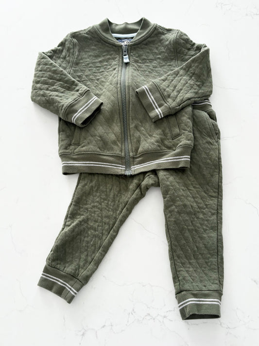 Oshkosh-Ensemble-24 mois