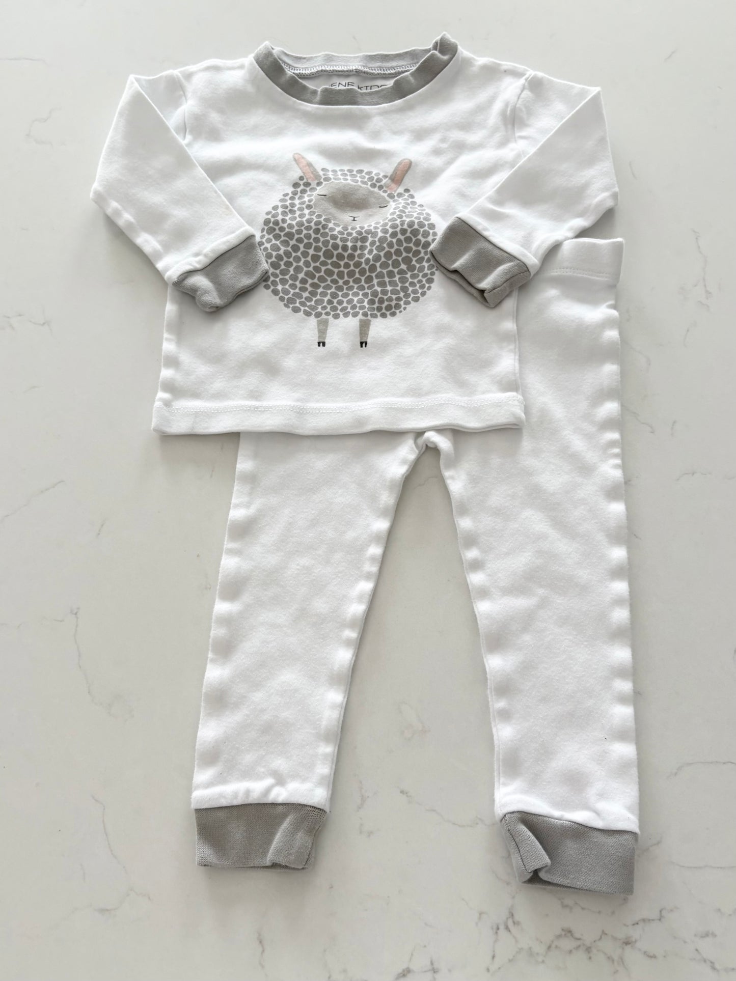 Pyjama-18/24 mois ( légère imperfection)