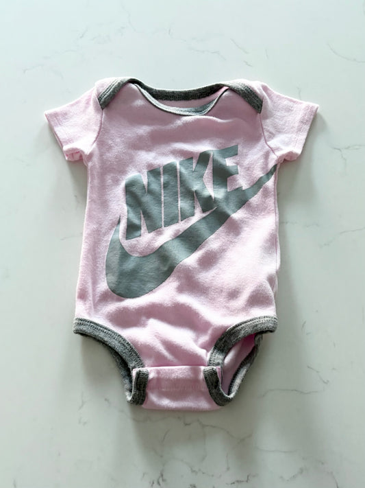 Nike-Cache couche-6/12 mois