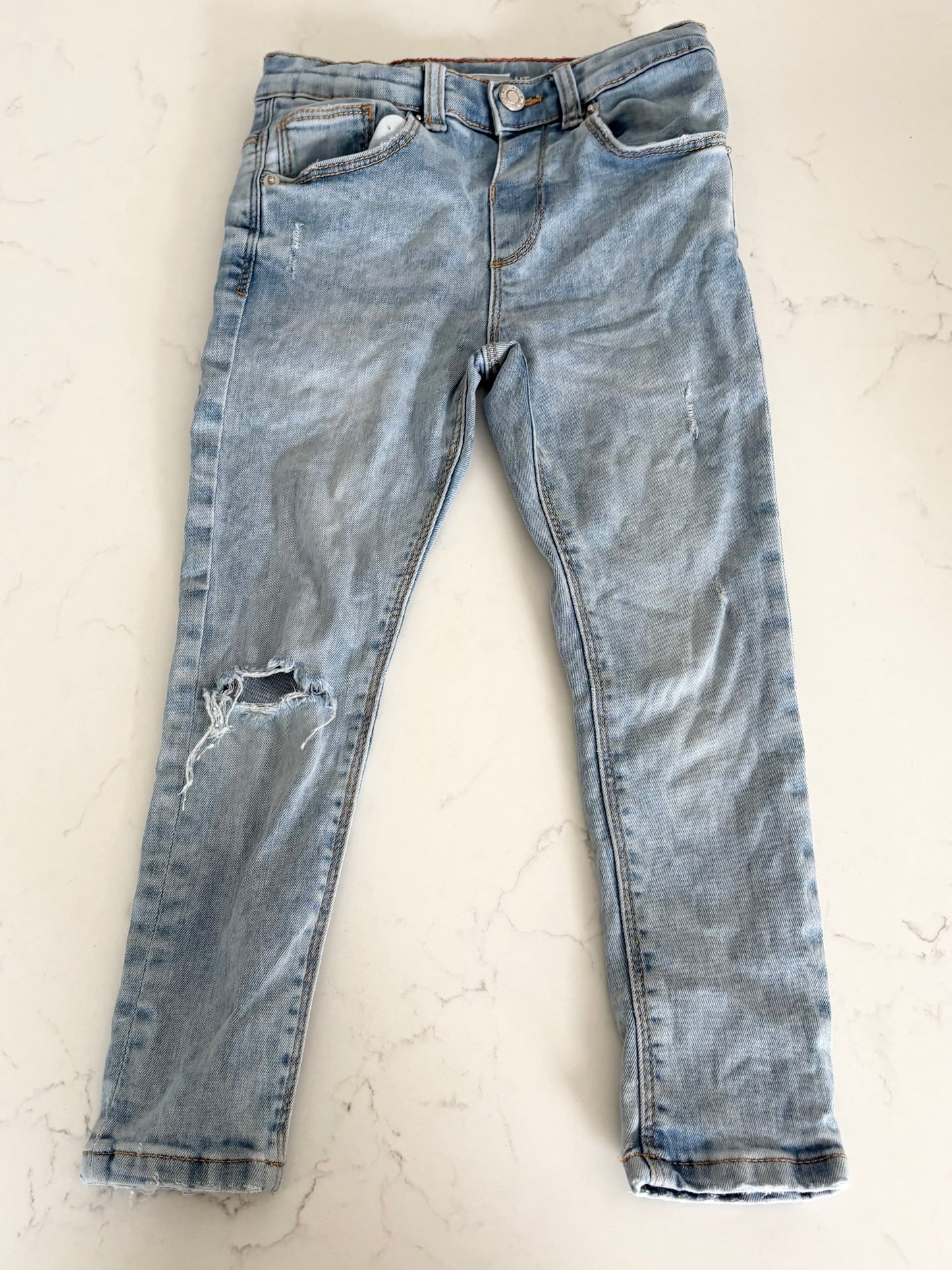 Zara-Jeans-3/4T ( trou genoux)