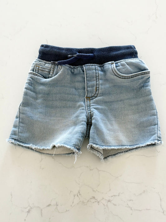 Oshkosh-Short-12 mois (légère imperfection sur fesse)