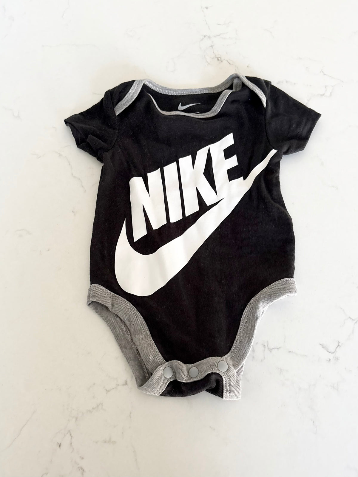 Nike-Cache couche-0/6 mois